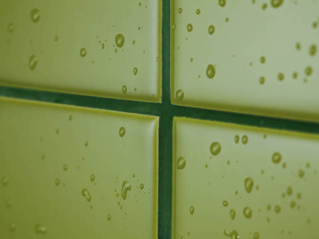 Energetyczna aranżacja łazienki z dekoracyjną fugą w roli głównej